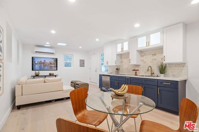 157 Hart Avenue, Santa Monica, CA 90405