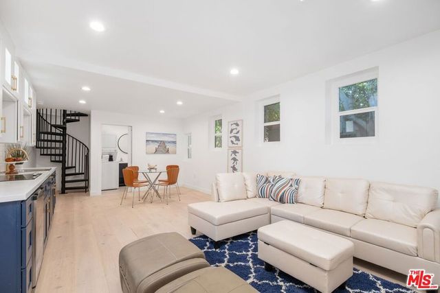 157 Hart Avenue, Santa Monica, CA 90405