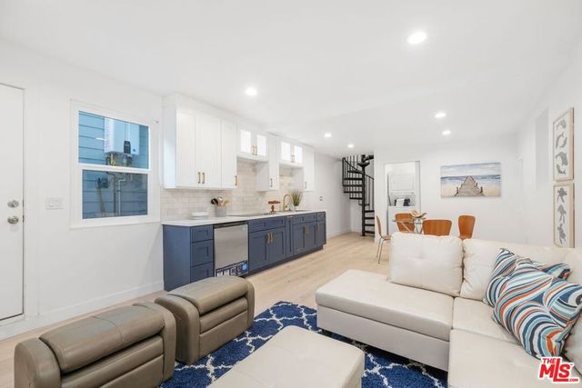 157 Hart Avenue, Santa Monica, CA 90405