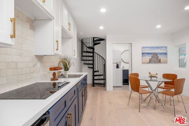 157 Hart Avenue, Santa Monica, CA 90405