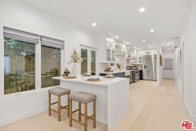 157 Hart Avenue, Santa Monica, CA 90405