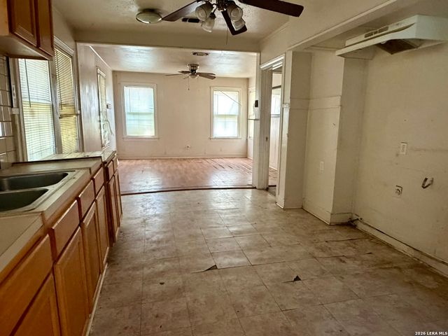 949 Aransas, San Antonio, TX 78210