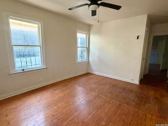 949 Aransas, San Antonio, TX 78210