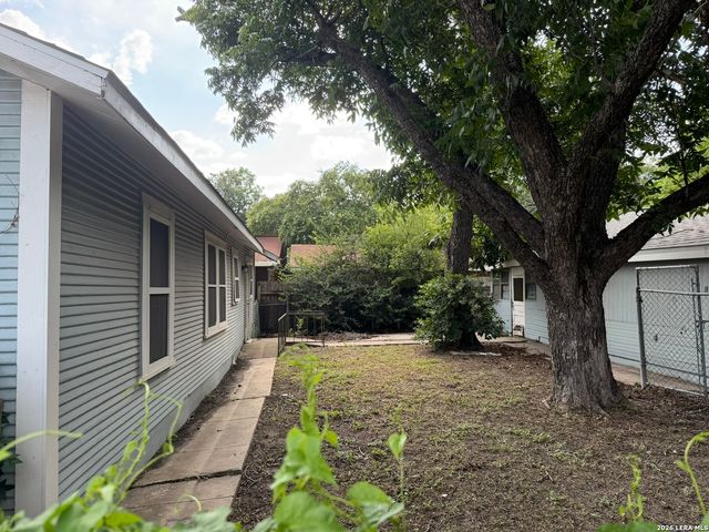 949 Aransas, San Antonio, TX 78210