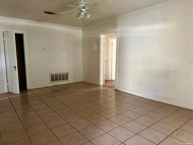 949 Aransas, San Antonio, TX 78210