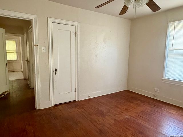 949 Aransas, San Antonio, TX 78210