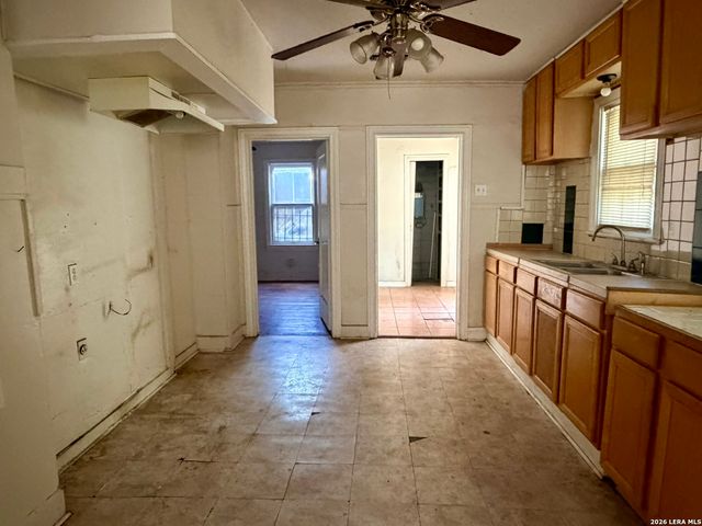 949 Aransas, San Antonio, TX 78210