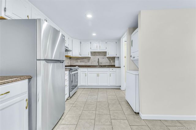 44 Somerset Road, Rocky Point, NY 11778