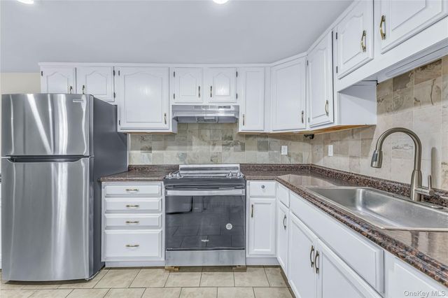 44 Somerset Road, Rocky Point, NY 11778