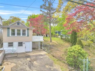 44 Somerset Road, Rocky Point, NY 11778