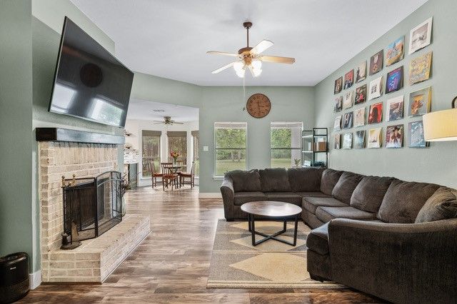 99 Catamaran Court, Gordonville, TX 76245