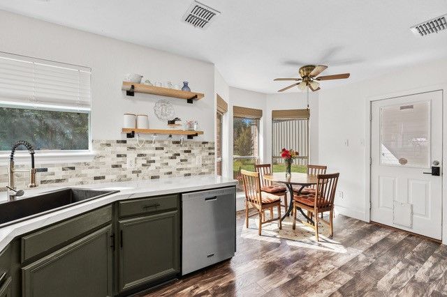 99 Catamaran Court, Gordonville, TX 76245