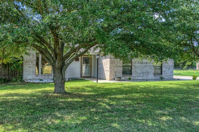 99 Catamaran Court, Gordonville, TX 76245
