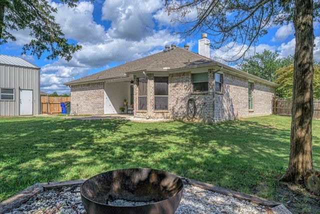 99 Catamaran Court, Gordonville, TX 76245