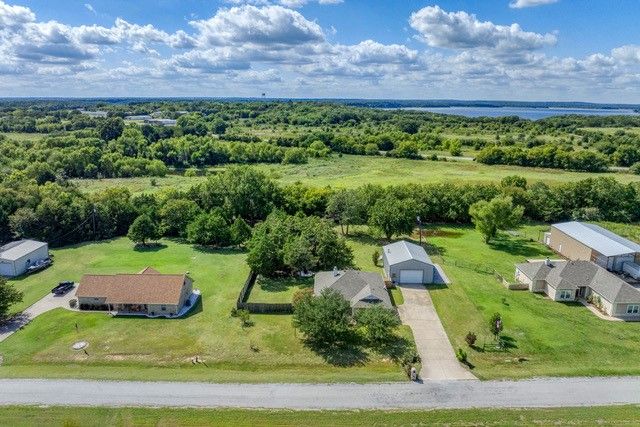 99 Catamaran Court, Gordonville, TX 76245