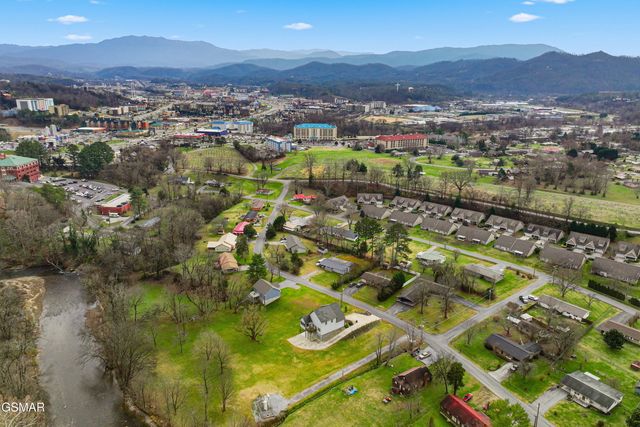 335 Fenway Drive, Pigeon Forge, TN 37863