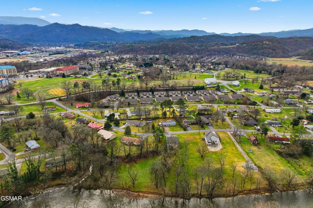 335 Fenway Drive, Pigeon Forge, TN 37863