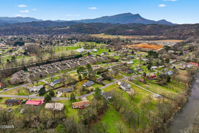 335 Fenway Drive, Pigeon Forge, TN 37863