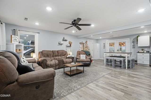 335 Fenway Drive, Pigeon Forge, TN 37863