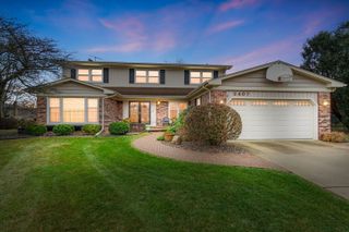 2407 N Hickory Lane, Arlington Heights, IL 60004