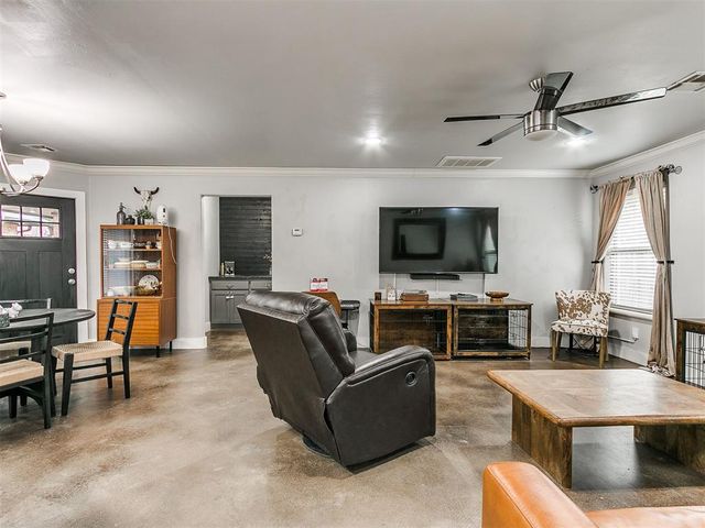 912 Saint Cecil, Moore, OK 73160