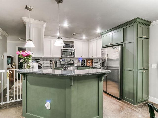 912 Saint Cecil, Moore, OK 73160