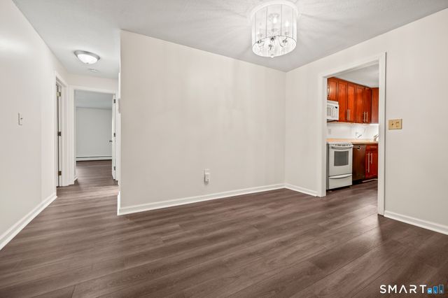 38 Rambling Brook Lane B6, Glastonbury, CT 06033