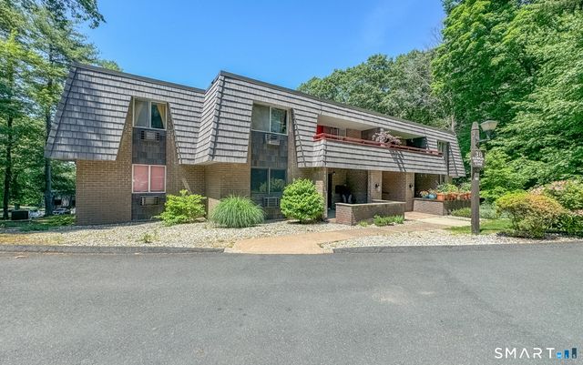 38 Rambling Brook Lane B6, Glastonbury, CT 06033