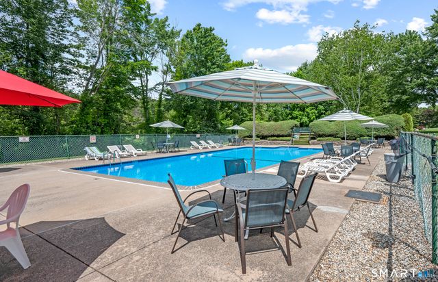 38 Rambling Brook Lane B6, Glastonbury, CT 06033