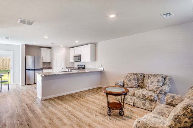 107 Annabelle Street, Cleburne, TX 76031