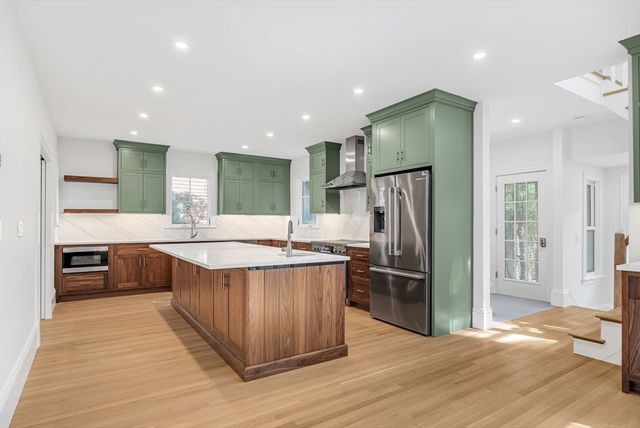 20 Albion Pl, Newton, MA 02459