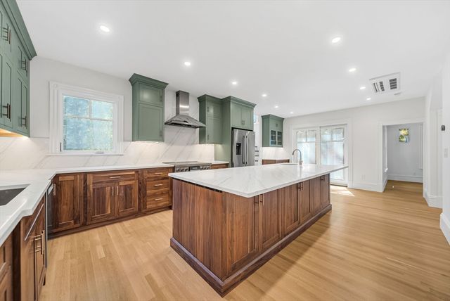20 Albion Pl, Newton, MA 02459
