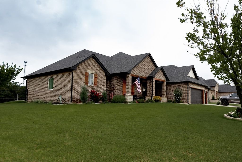 5570 Red Fox Run, Guthrie, OK 73044