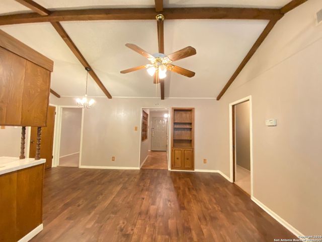 6718 N FOREST BND, San Antonio, TX 78240