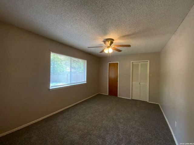 6718 N FOREST BND, San Antonio, TX 78240
