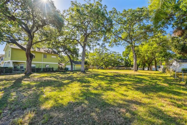 2822 W PAXTON AVENUE, Tampa, FL 33611