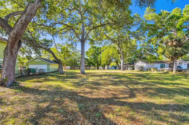 2822 W PAXTON AVENUE, Tampa, FL 33611