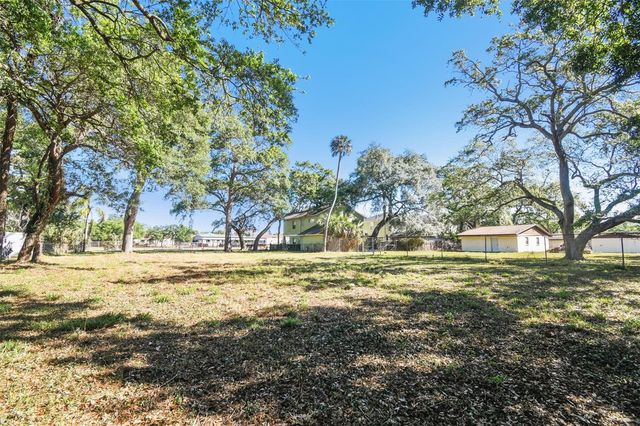 2822 W PAXTON AVENUE, Tampa, FL 33611