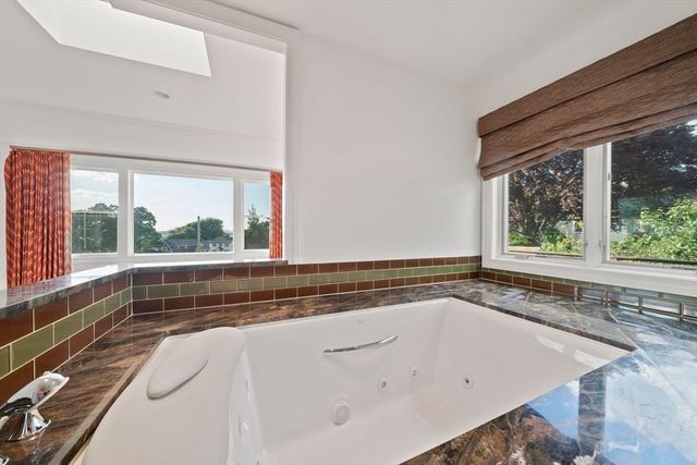 122 Parke Ave, Quincy, MA 02171