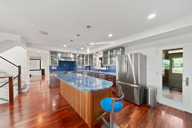 122 Parke Ave, Quincy, MA 02171