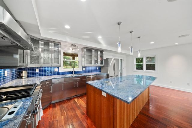 122 Parke Ave, Quincy, MA 02171