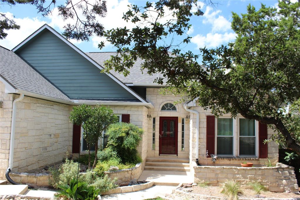 3 Springwood CIR, Wimberley, TX 78676