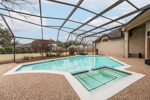 338 Timbercreek Drive, Lake Jackson, TX 77566