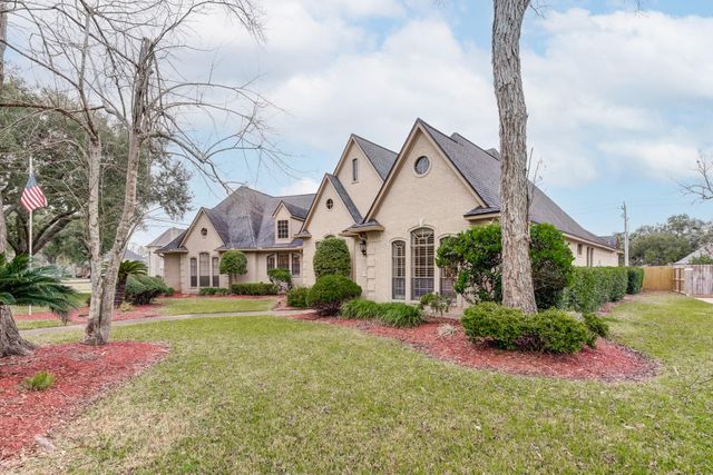 338 Timbercreek Drive, Lake Jackson, TX 77566