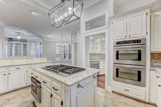 338 Timbercreek Drive, Lake Jackson, TX 77566