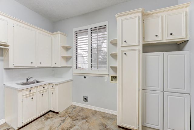 338 Timbercreek Drive, Lake Jackson, TX 77566