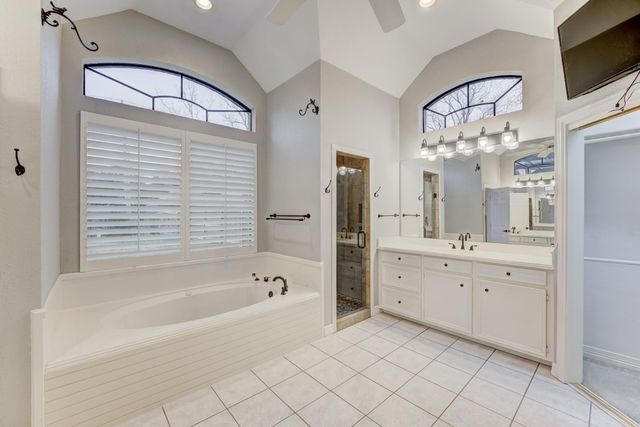 338 Timbercreek Drive, Lake Jackson, TX 77566