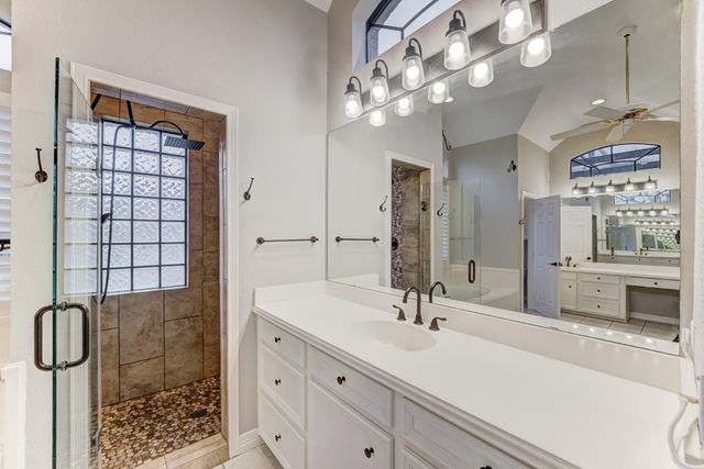 338 Timbercreek Drive, Lake Jackson, TX 77566