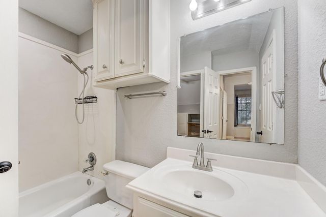 338 Timbercreek Drive, Lake Jackson, TX 77566