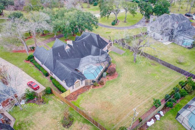 338 Timbercreek Drive, Lake Jackson, TX 77566